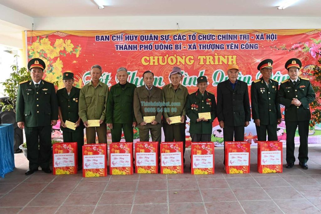 Hình ảnh ý nghĩa chúc Tết bộ đội